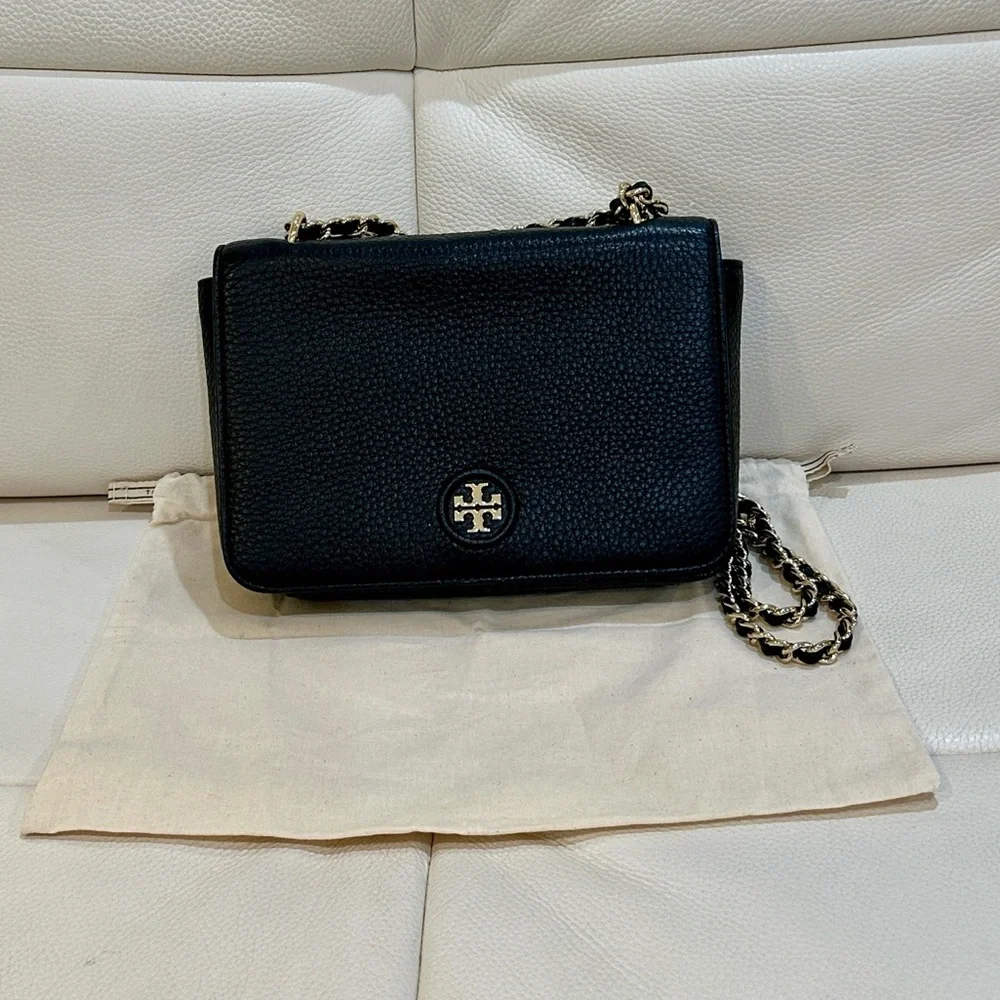 Tory Burch Logo Crossbody/Shoulder Black Pebbled Lather Bag withAdjustable Chain